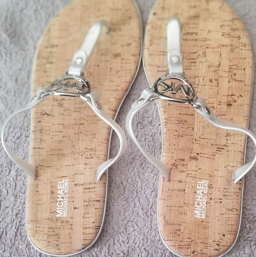 Flat thong sandals
